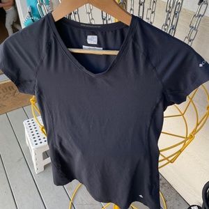 Columbia V-Neck Shirt size M